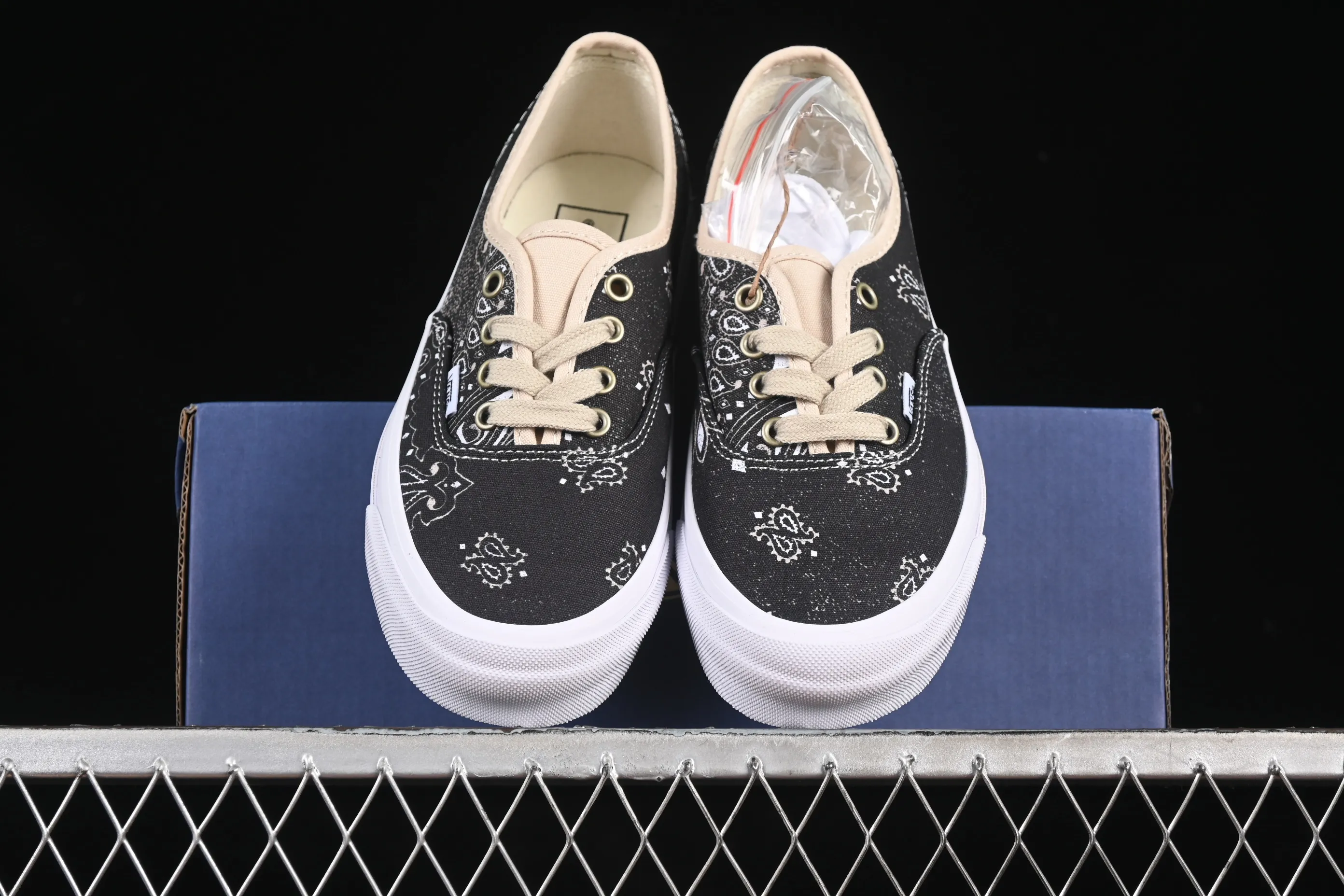 All categories Vans Vans series Vans Low Vans low top Vans Authentic 44 Vans slip-on slip-on skate shoes VN000D5KESB